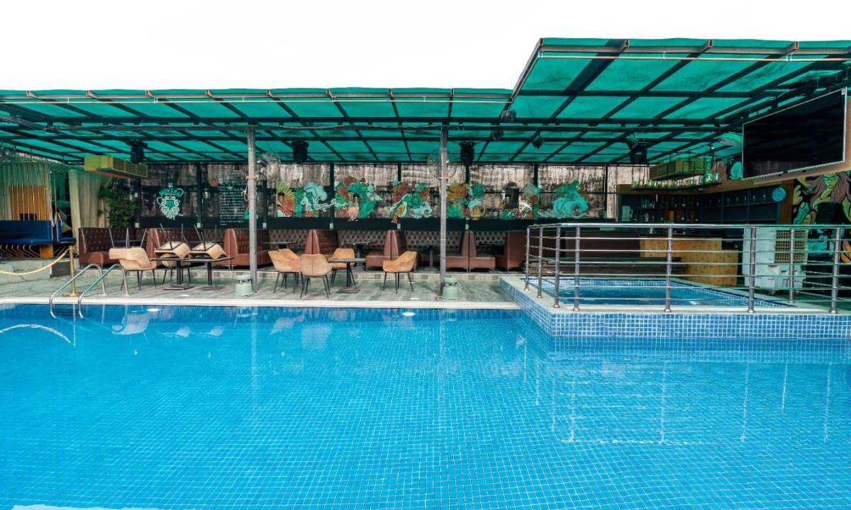 Swimming pool Orchid Vue Hotel Dubai Swimming pool Orchid Vue Hotel Dubai