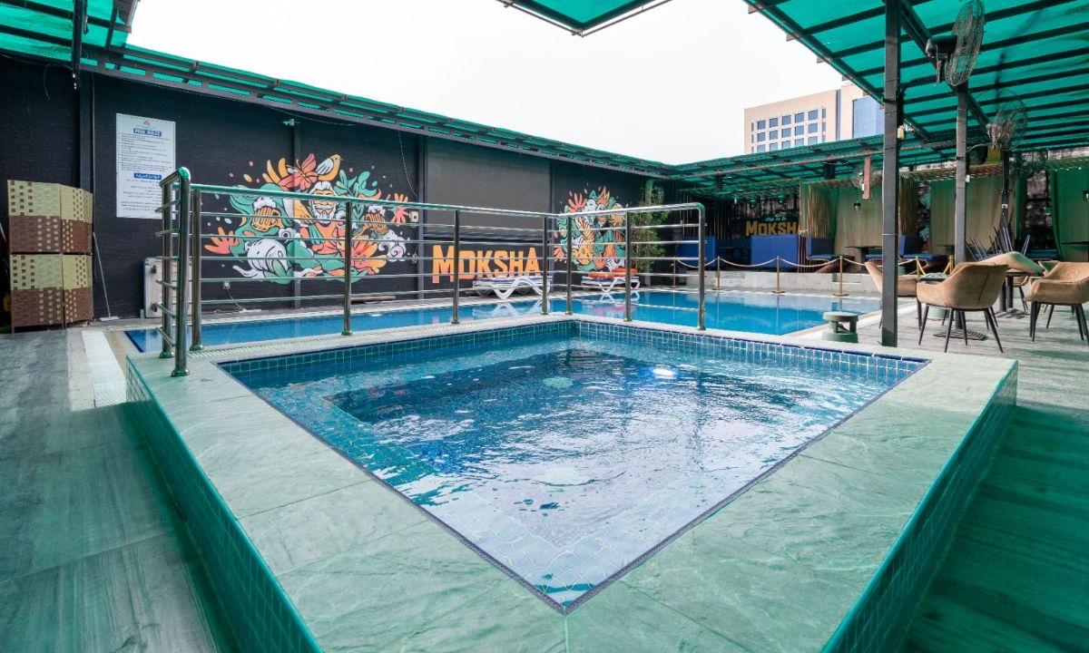 Swimming pool Orchid Vue Hotel Dubai Swimming pool Orchid Vue Hotel Dubai